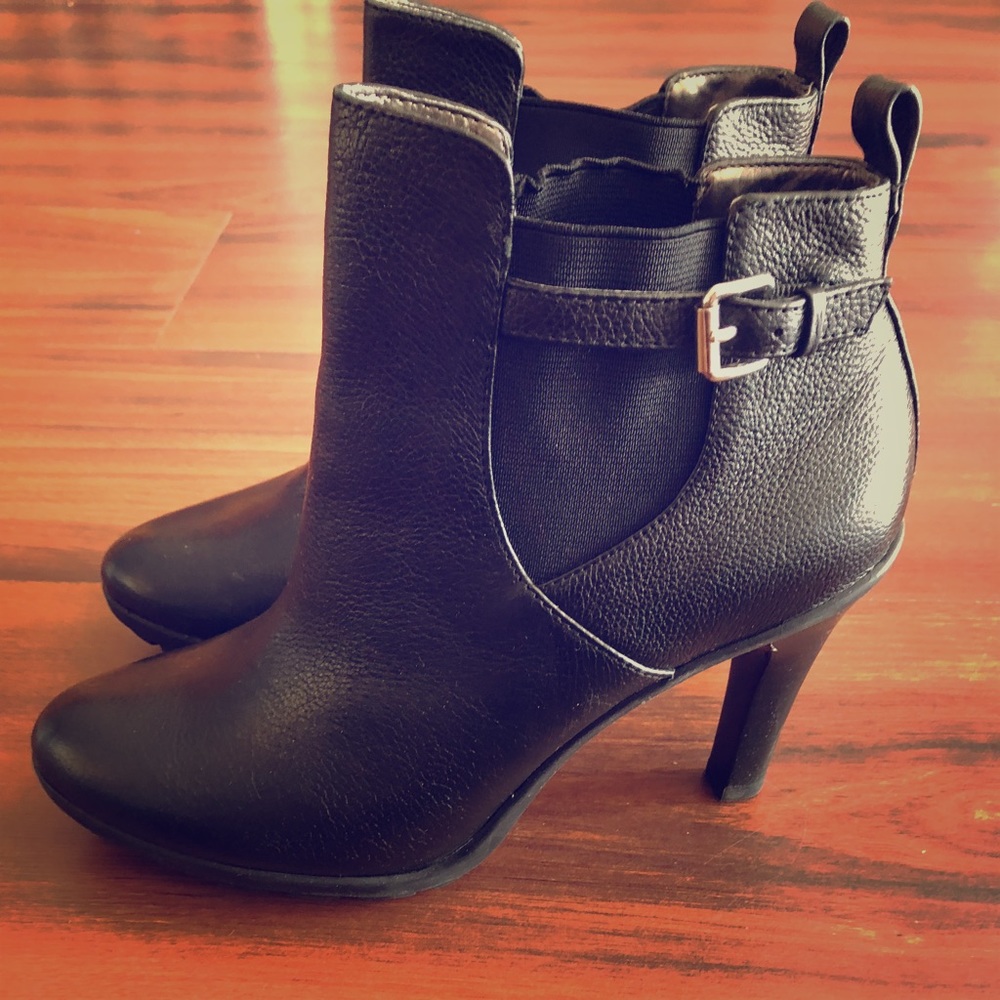 Fall sale! Tahari high heeled leather boots